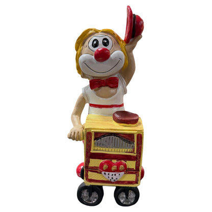 Großer Karneval Deko Clown Die Schmitzens Leierkasten mit rotem Leierkasten auf weißem Hintergrund