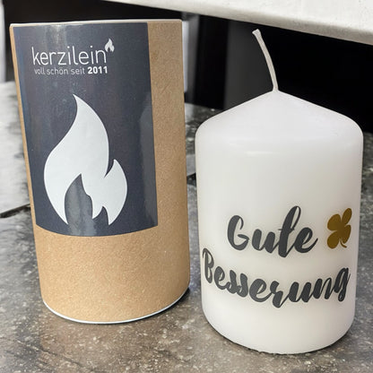 Weiße Kerze mit Spruch Gute Besserung und goldenem Kleeblatt inkl Verpackung