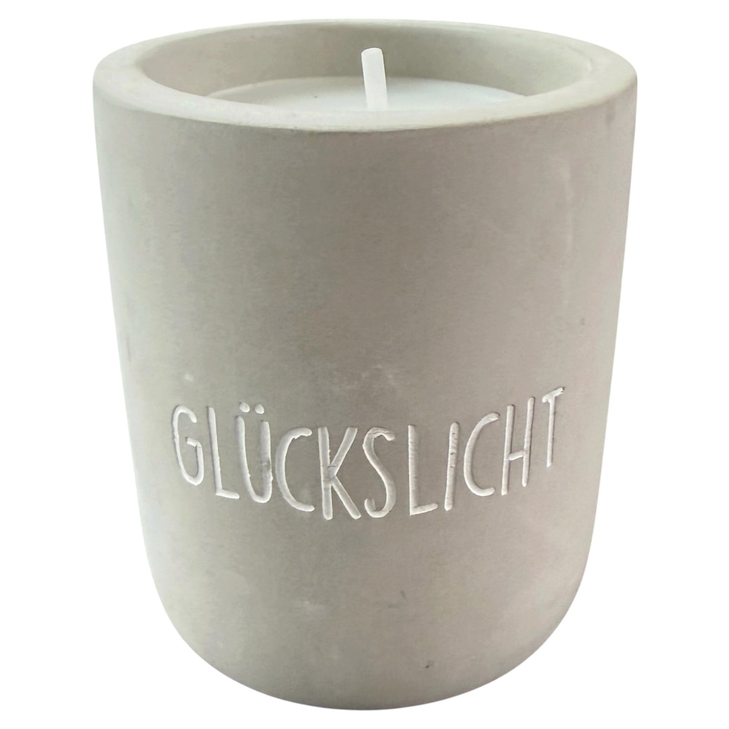 Graue Betonkerze mit eingraviertem Schriftzug „GLÜCKSLICHT“ freigestellt vor weißem Hintergrund.