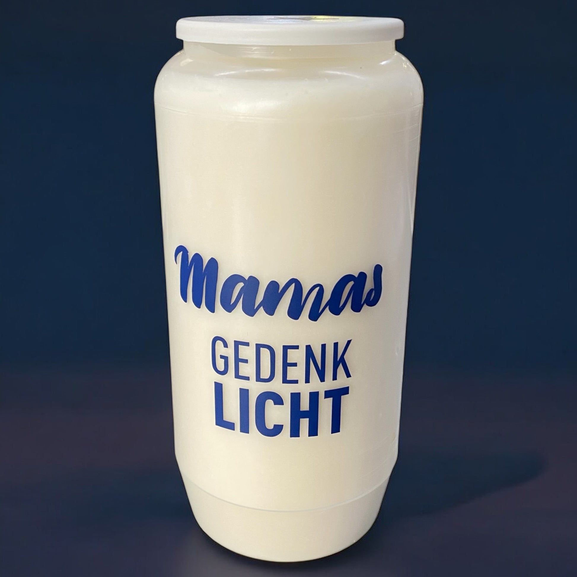 Gedenkkerze mit Spruch Mamas Grablicht im Ambiente