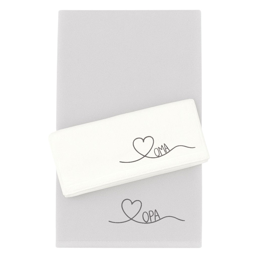 Bestickte Gästehandtücher in weiß und grau mit Herz und Schriftzug Oma oder Opa