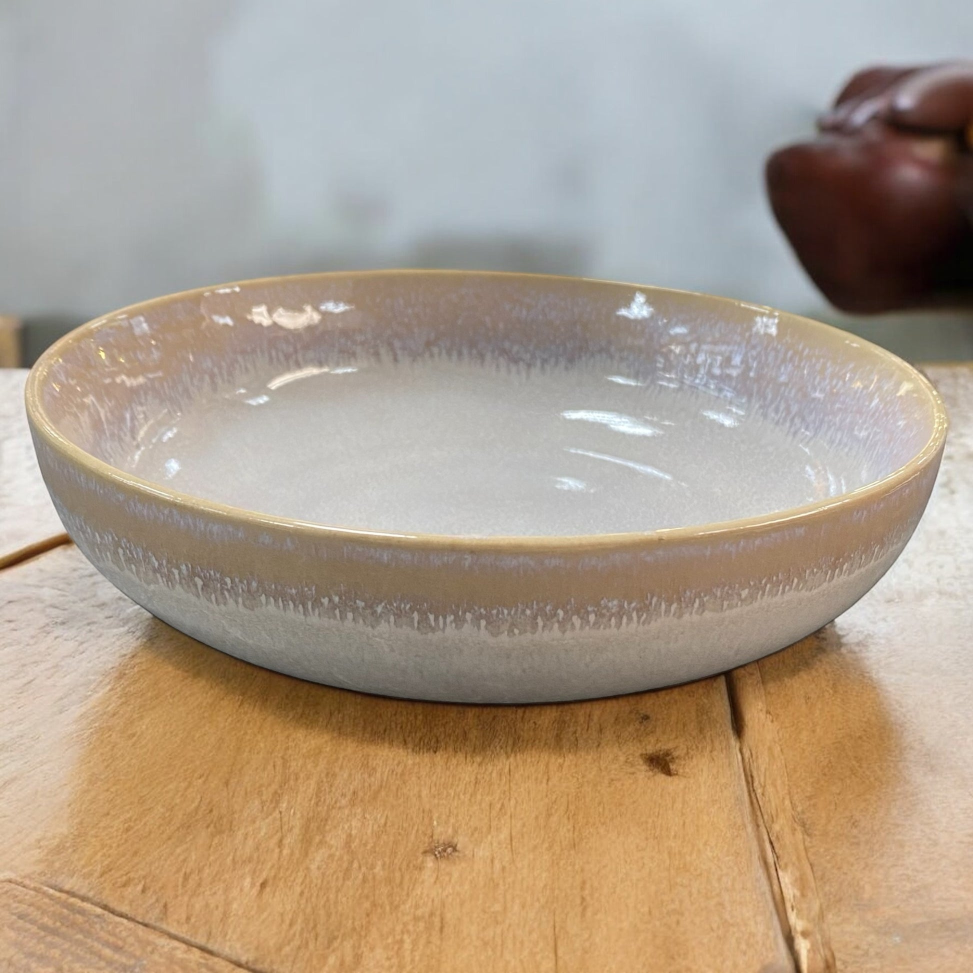 Stoneware Suppenteller in Sandfarben mit natürlichem Farbverlauf im Boho-Stil im Ambiente