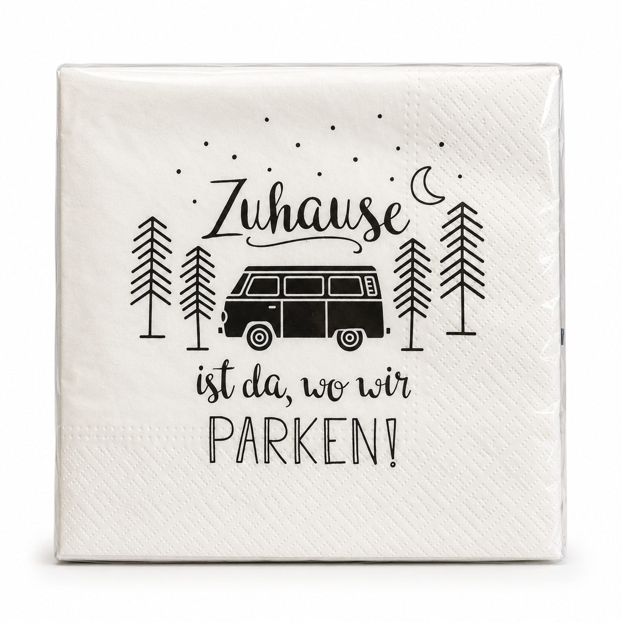 Cremeweiße Papierservietten mit schwarzem Wohnmobil, Bäumen und dem Spruch „Zuhause ist da, wo wir parken!“ vor weißem Hintergrund.