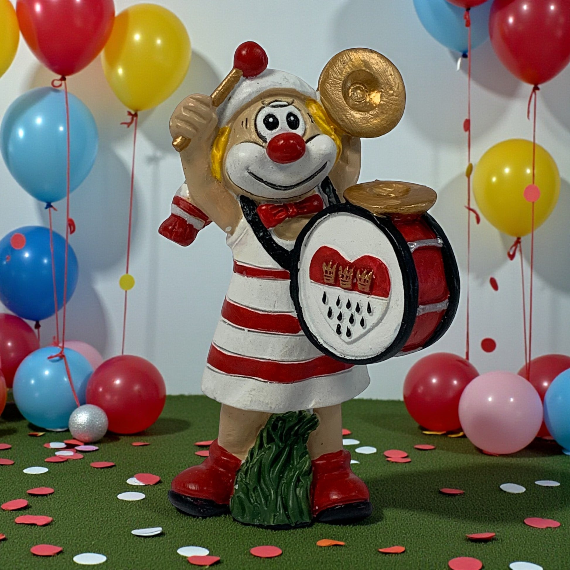 Mini Schmitzens Clown mit Trommel und Tamborin im Ambiente