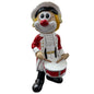Große Clown-Dekofigur mit roter Nase in rot-weißer Trommler-Uniform, ca. 20 cm groß, stehend dargestellt und eine Trommel vor dem Körper haltend, vor weißem Hintergrund.