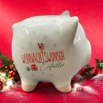 Sparschwein mit der Aufschrift "Weihnachtswunsch Erfüller" im Ambiente platziert