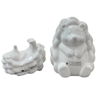 Zwei creme-weiße Tiziano Igel Max Figuren aus Keramik, liegend und sitzend