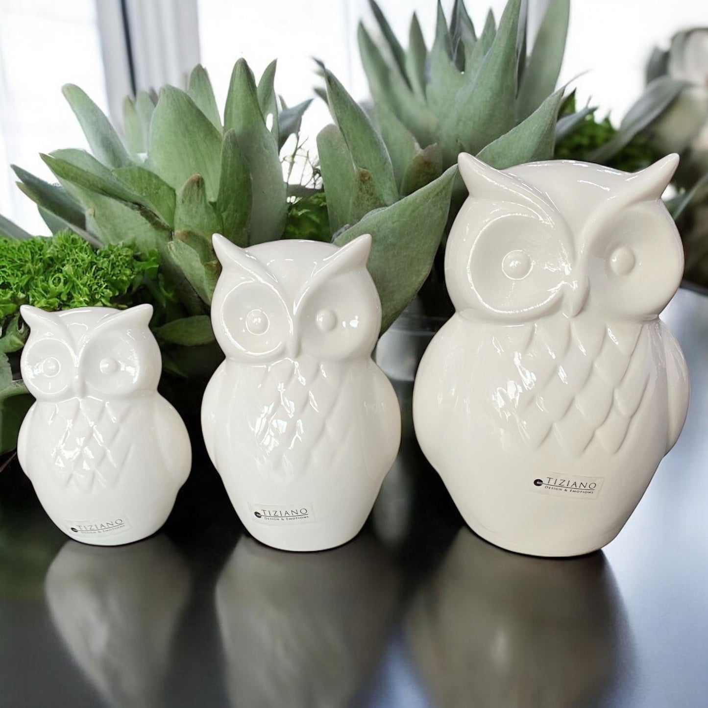 Drei creme-weiße Keramik Eulen der Marke Tiziano aus creme-weißer Keramik im Ambiente