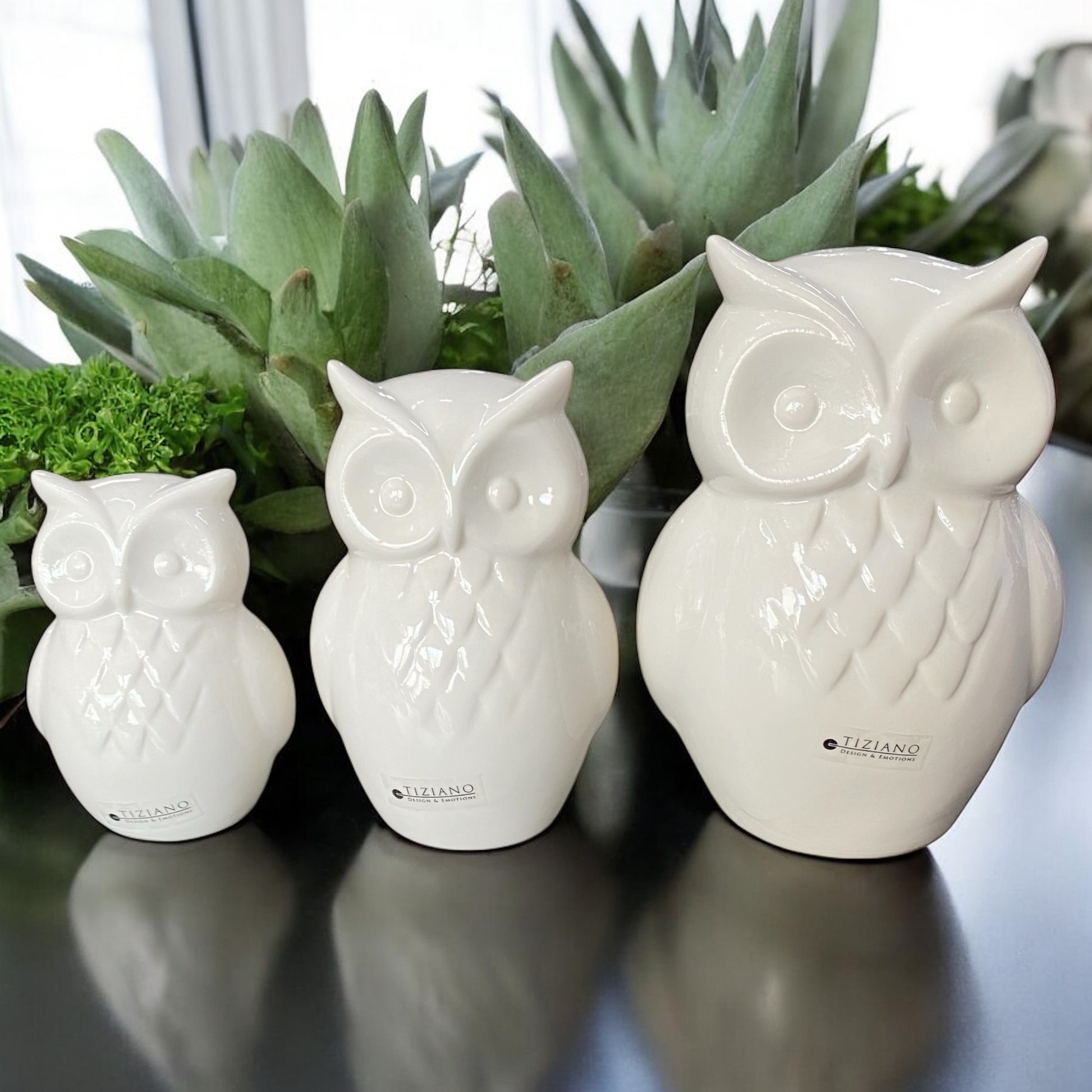 Drei creme-weiße Keramik Eulen der Marke Tiziano aus creme-weißer Keramik im Ambiente