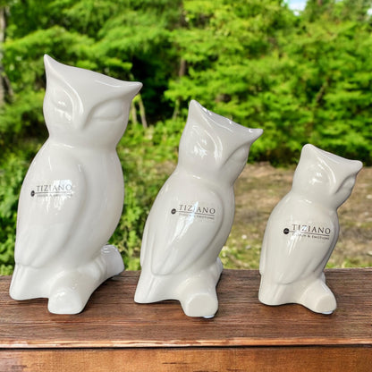 Drei moderne creme-weiße Keramik Eulen von Tiziano Bruneta in drei Größen im Ambiente