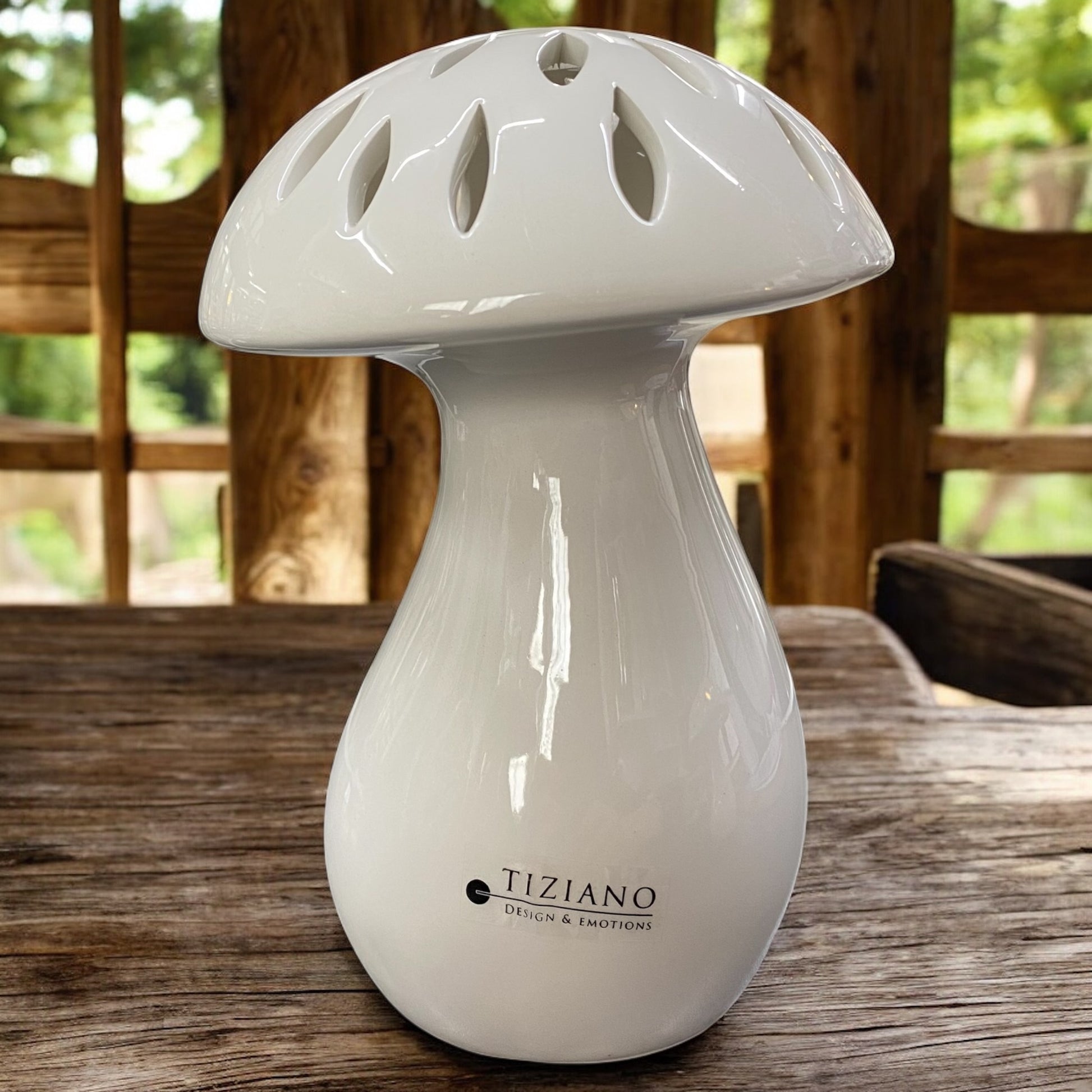 Große Keramik Pilzdeko mit LED Licht in Cremeweiß von Tiziano im Ambiente
