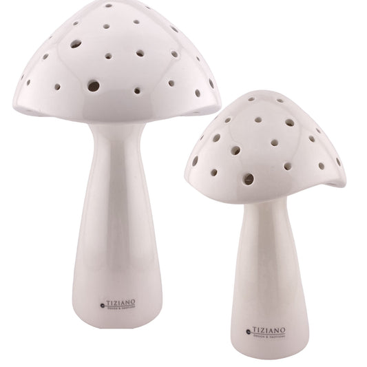 Zwei Deko Keramik Pilze mit LED Beleuchtung sind vor weißem Hintergrund platziert. 