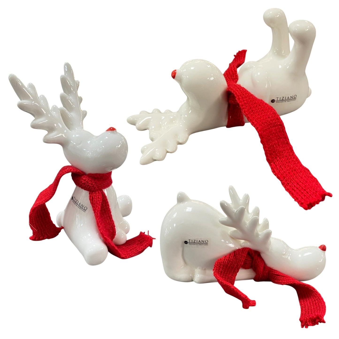 Drei creme-weiße Keramik Rentiere mit rotem Schal, verschiedene Positionen sitzend, liegend und Kopf nach unten, von Tiziano