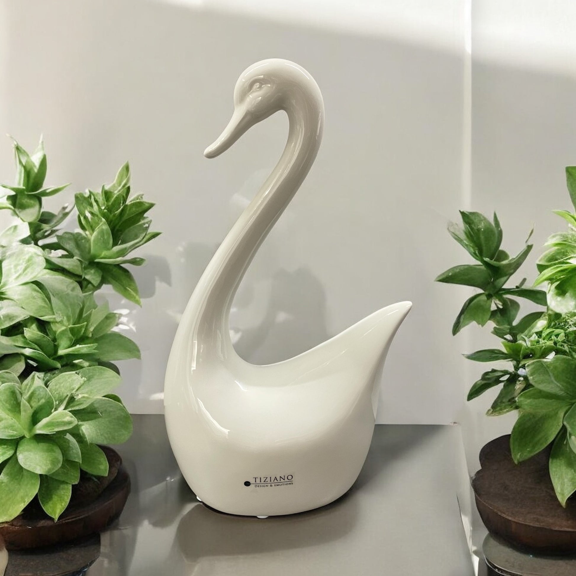 Großer Tiziano Deko Schwan aus creme-weißer Keramik im Ambiente