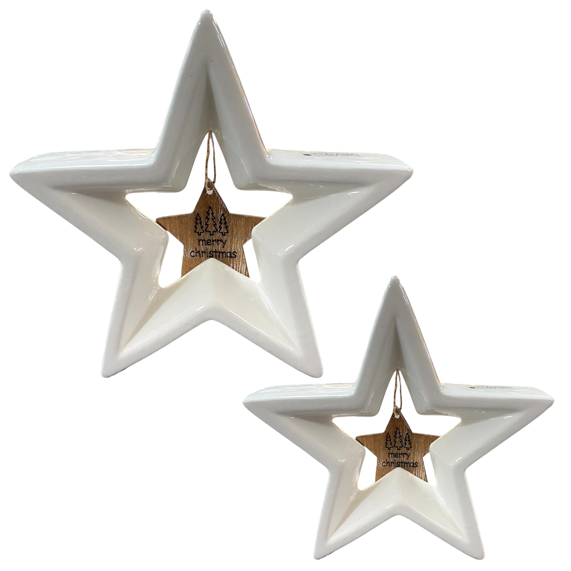 Zwei creme-weiße Tiziano Keramik Sterne Cascata mit hängendem Holzstern Merry Christmas