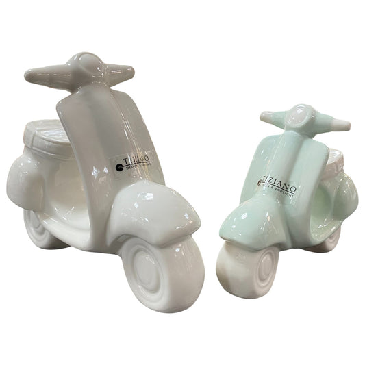 Zwei Keramik-Dekoroller in Cremeweiß und Mintgrün auf Holztisch von Tiziano vor weißem Hintergrund