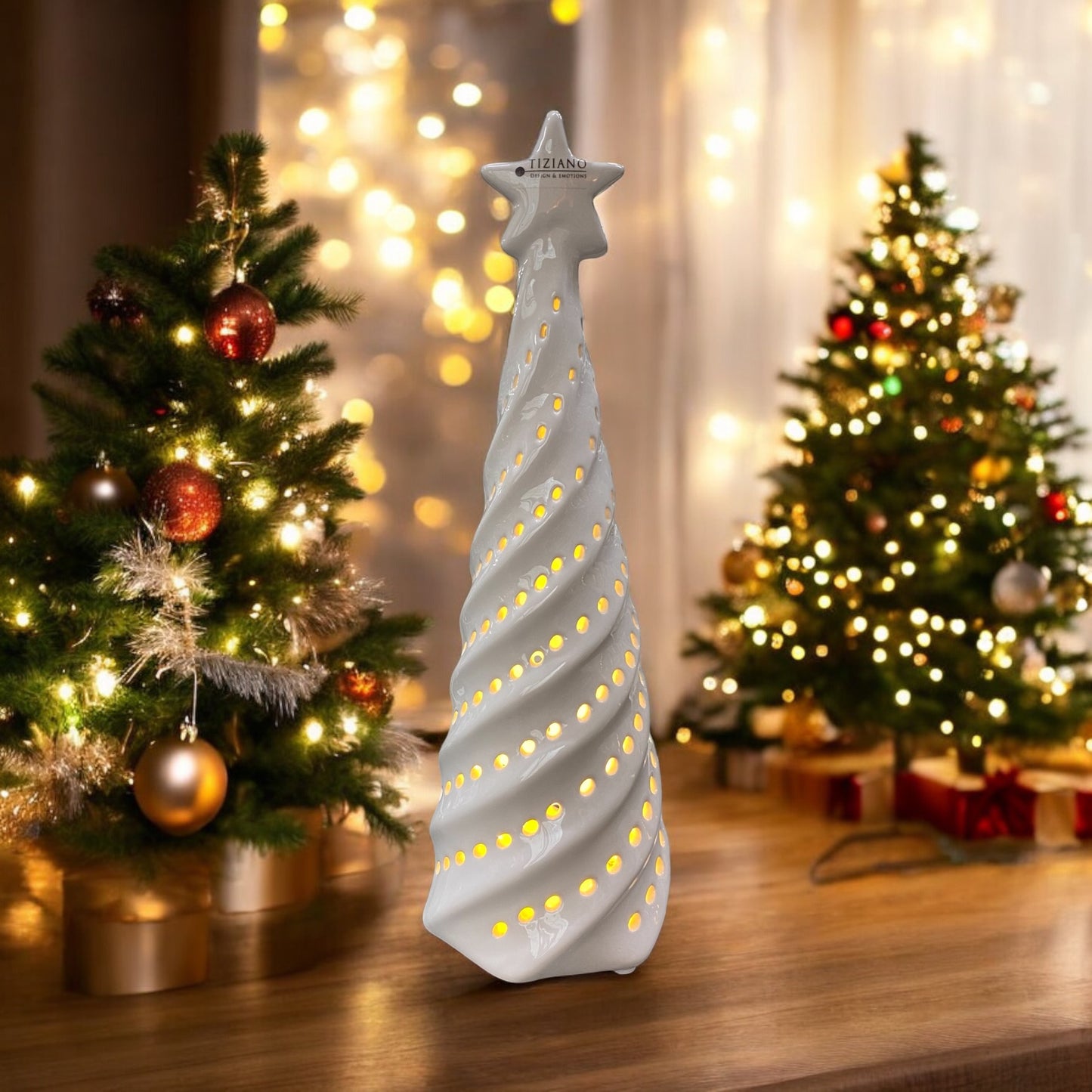 Beleuchteter LED Tannenbaum mit einem Stern an der Spitze, im Ambiente platziert