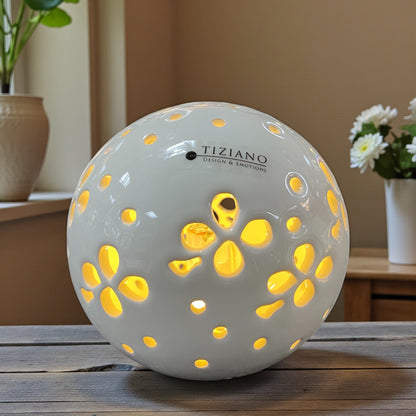 Beleuchtete Tiziano LED Keramikkugel Pallina mit Glücksblatt im Ambiente