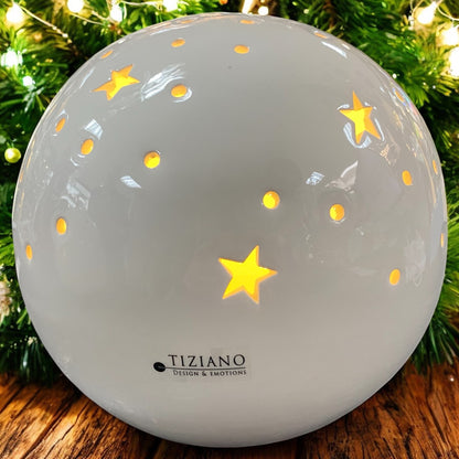 Tiziano große LED-Kugel Padova aus cremeweißer Keramik mit leuchtenden Sternen, festliche Winterdekoration.