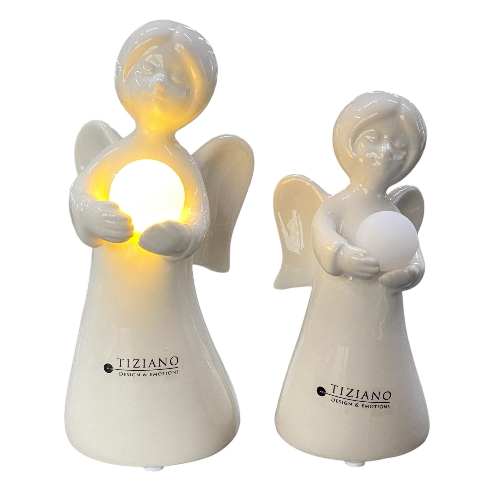 Keramikengel mit leuchtender LED Kugel in den Händen in zwei verschiedenen Größen vor weißem Hintergrund
