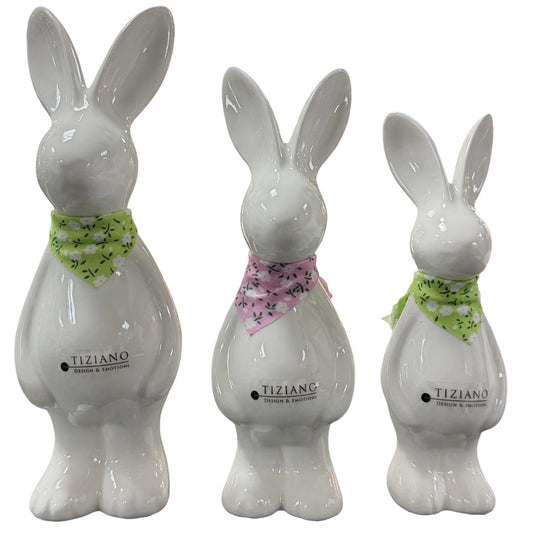 Keramik-Dekohasen in drei Größen mit glänzender Oberfläche und farbigen Halstüchern vor weißem Hintergrund.