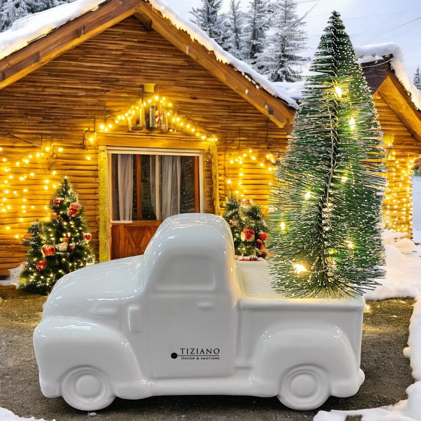 Creme-weißer Keramik Truck mit beleuchtetem Tannenbaum, Serie Presente von Tiziano in weihnachtlichem Ambiente