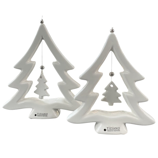 Zwei Keramik Tannenbäume Saphira in Creme Weiß von Tiziano mit kleinem Tannenbaum Anhänger im Inneren