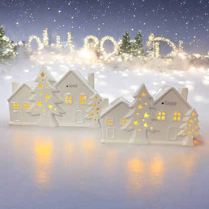 Beleuchtete LED Doppelhäuser mit Tannenbäumen in cremeweiß im Ambiente platziert