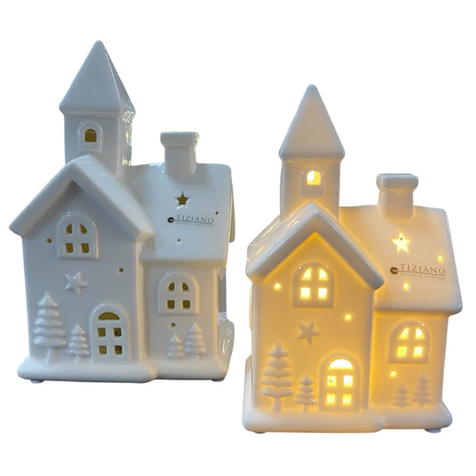 Beleuchtete LED Kirche in zwei verschiedenen Größen vor weißem Hintergrund