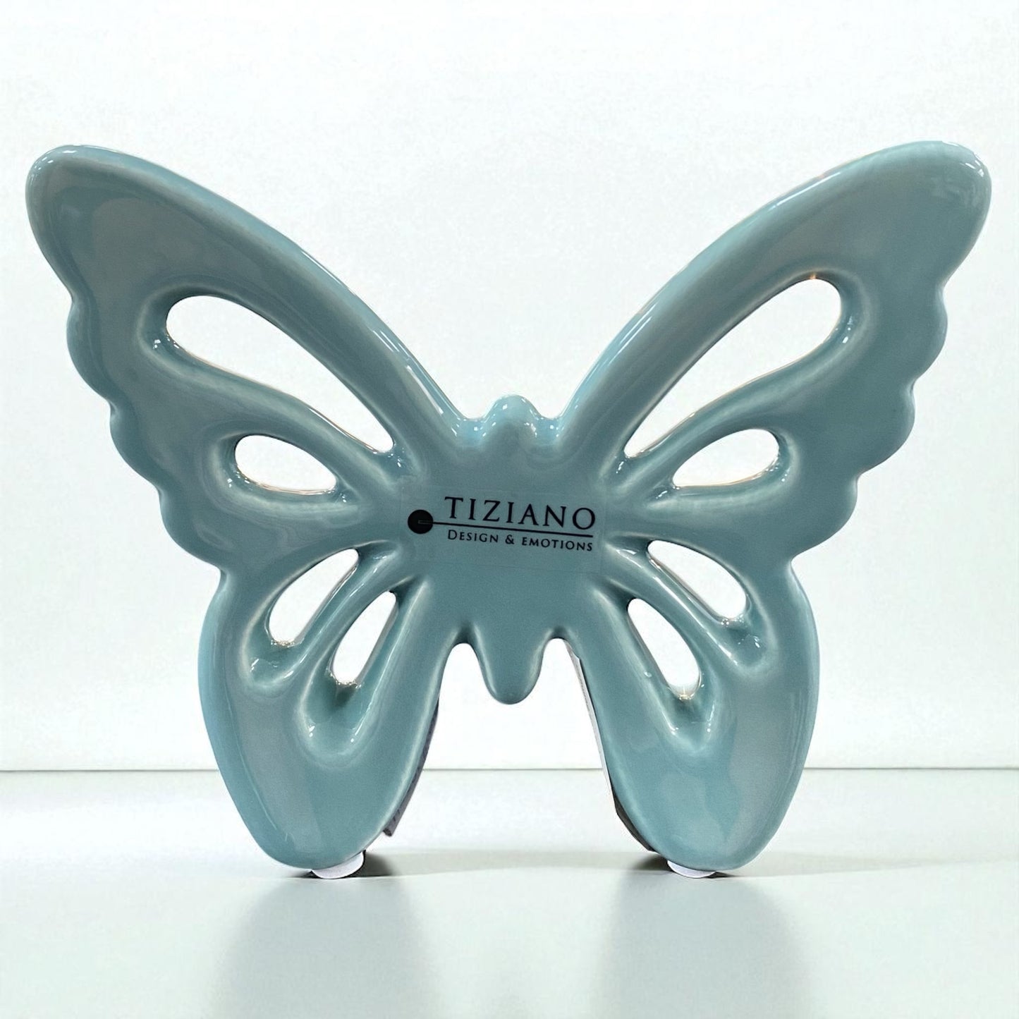 Kleiner glänzend türkiser Keramik Schmetterling von Tiziano mit filigranen Flügel-Aussparungen im Ambiente
