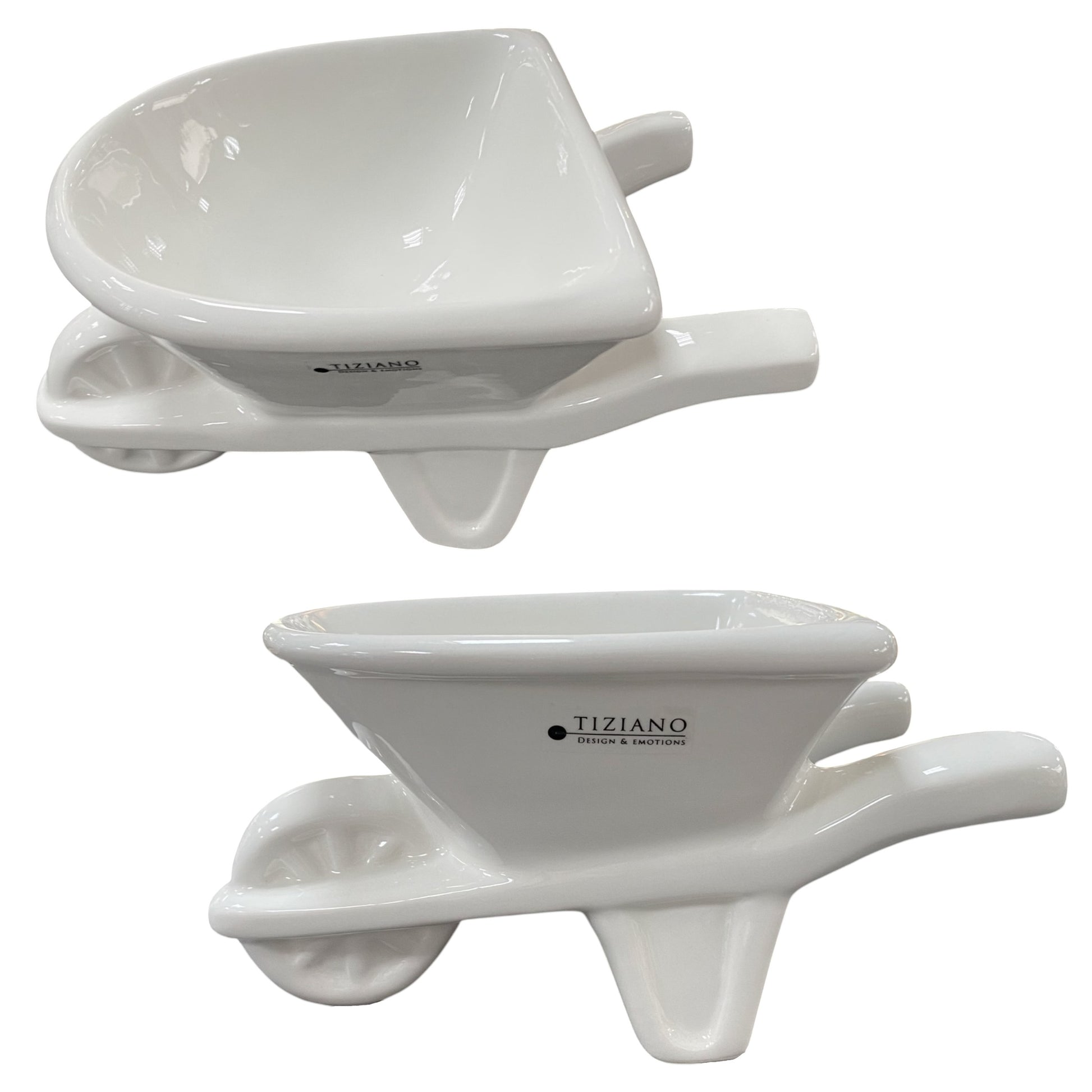 Zwei Tiziano Pflanzschalen in Form einer creme-weißen Keramik Schubkarre mit Rad und Griffen