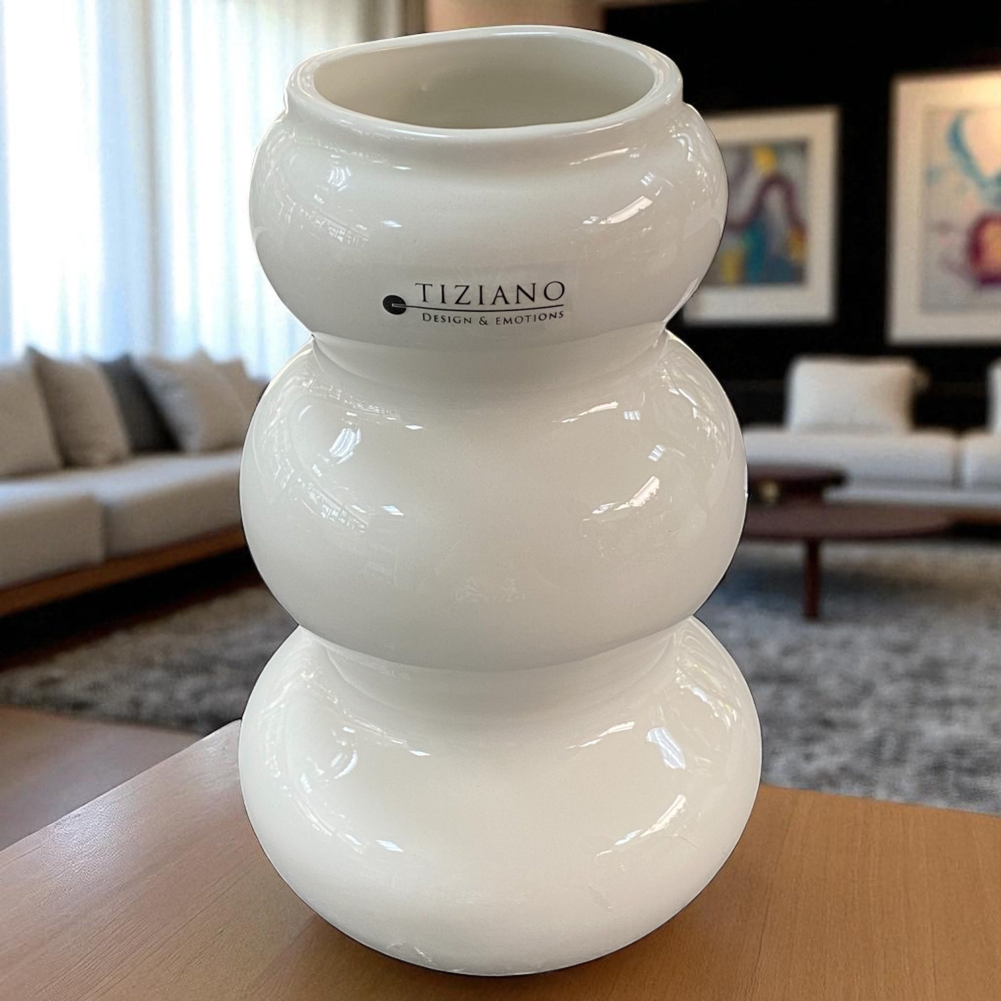 Breite moderne creme-weiße Tiziano Blumenvase Ronda aus Keramik mit glänzender Oberfläche