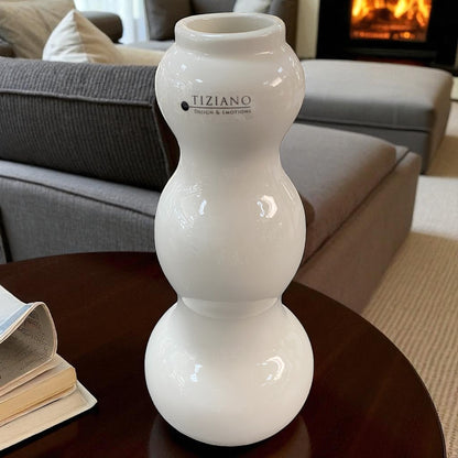 Hohe moderne creme-weiße Tiziano Blumenvase Ronda aus Keramik mit glänzender Oberfläche